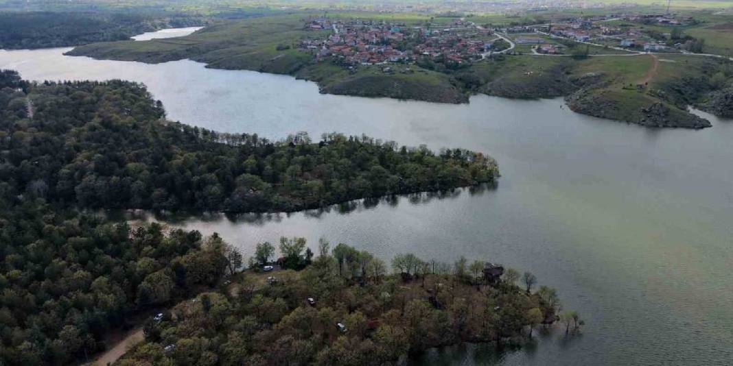 Yeşil ve maviyi buluşturan doğal cennet! Aileler ve fotoğrafçılar akın ediyor 8
